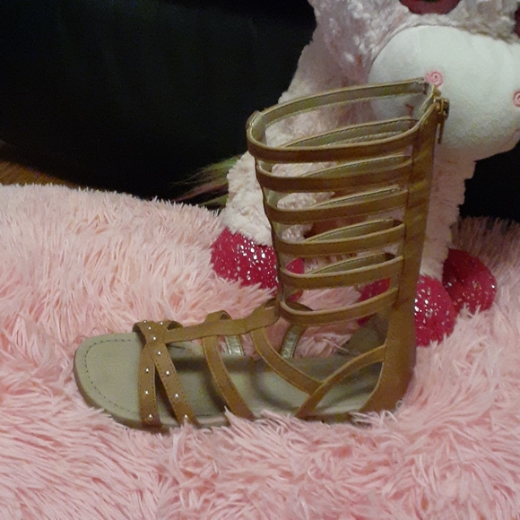 Sandals - Picture 1 of 4